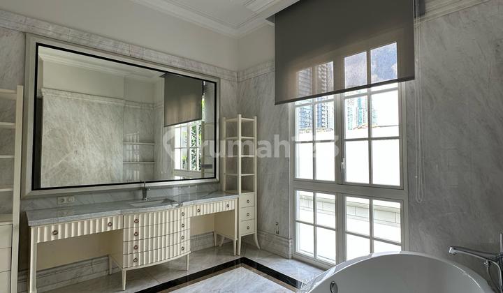 Best Deal! Rumah Mewah di Mega Kuningan dengan Pool dan Lift 2