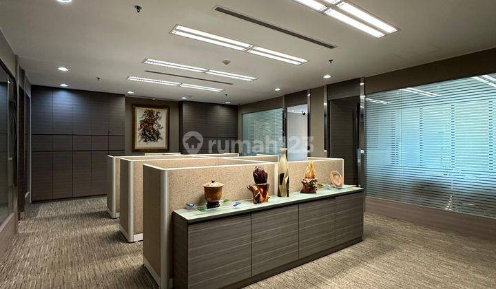 Dijual Office Space di Scbd 221m2 Semi Furnished Lokasi Bagus 2