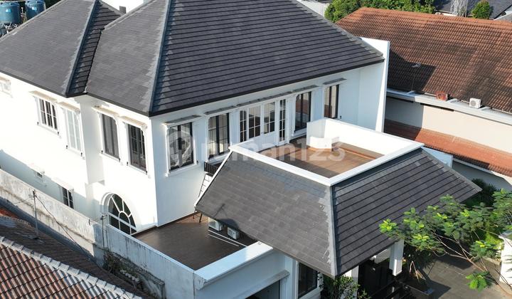 Rumah Mewah dg Pool di Menteng 5 Kamar Tidur Garasi Otomatis