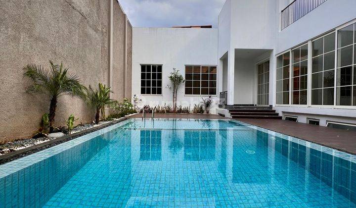 Rumah Mewah dan Terawat di Kuningan Swimming Pool Terawat 1