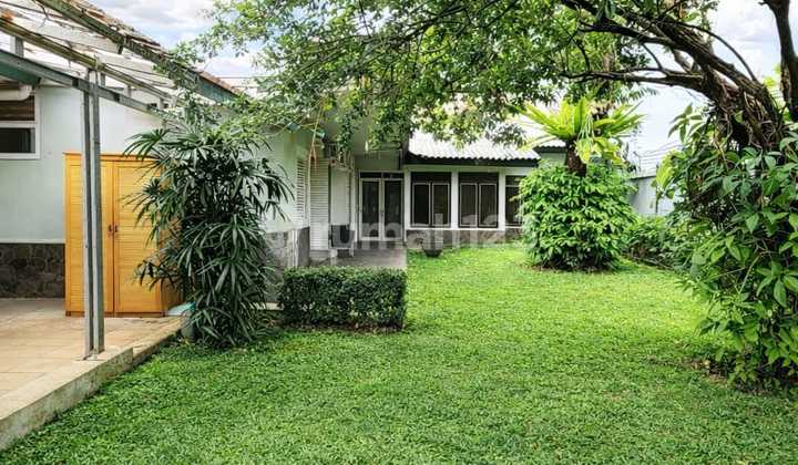 Rumah Tua di Darmawangsa Row Jalan Lebar Akses Bagus Rumah Tua di Darmawangsa Row Jalan Lebar Akses Bagus