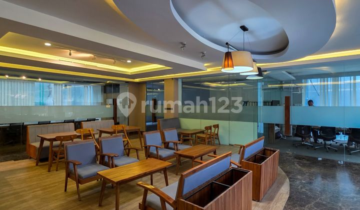 Gedung Kantor Baru Renovasi di Kebayoran Baru 5 Lantai Basement