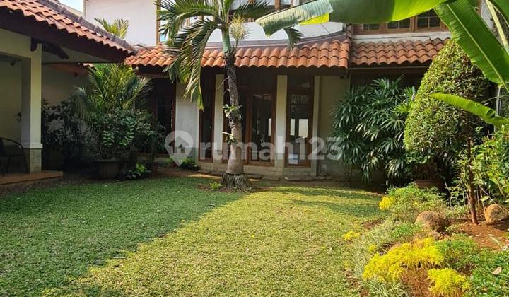 Rumah Mewah di Patal Senayan Jakarta 689m2 Taman Depan dan Tengah Rumah Mewah di Patal Senayan Jakarta 689m2 Taman Depan dan Tengah