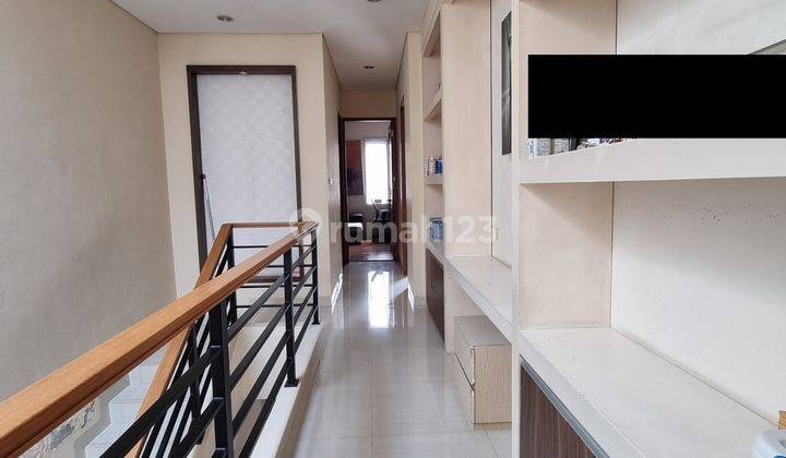 Rumah Siap Huni di Pondok Indah Dengan Balkon Bagus 2