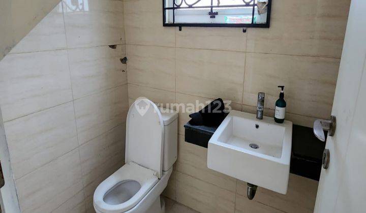 Rumah 2.5 Lantai  Semi Furnished di Green Lake City 2