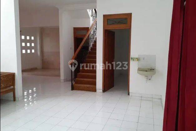 Mr 062761 Disewakan Rumah Bagus 2 Lantai di Dekat Hartono Mall 6