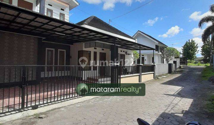 Mr 063353 Disewakan Rumah 2lt Didalam Perum Dekat Uty, Jcm Mall 9