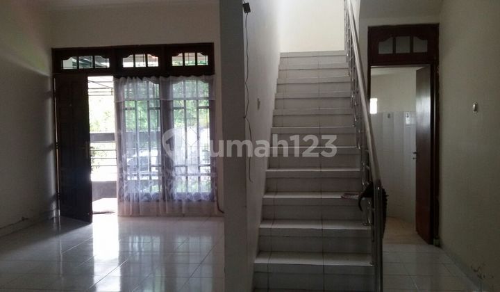 Mr 063399 Disewakan Rumah 2lt Dalam Perum Dekat Pakuwon Mall Dan Ugm 6
