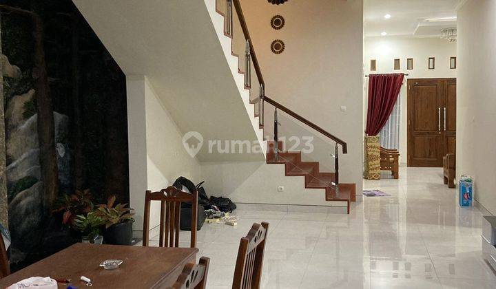 Disewakan Rumah Bagus Mewah 2 Lantai Full Furnished Hanya 150 Juta thn, Lokasi Pinggir Jalan 3
