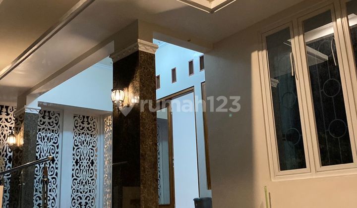 Disewakan Rumah Bagus Mewah 2 Lantai Full Furnished Hanya 150 Juta thn, Lokasi Pinggir Jalan 14