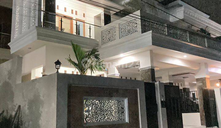 Disewakan Rumah Bagus Mewah 2 Lantai Full Furnished Hanya 150 Juta thn, Lokasi Pinggir Jalan 24