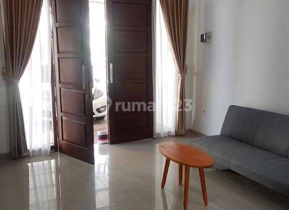 Dijual Rumah Shm Bagus 2 Lantai Dalam Perum 4 Kt 2