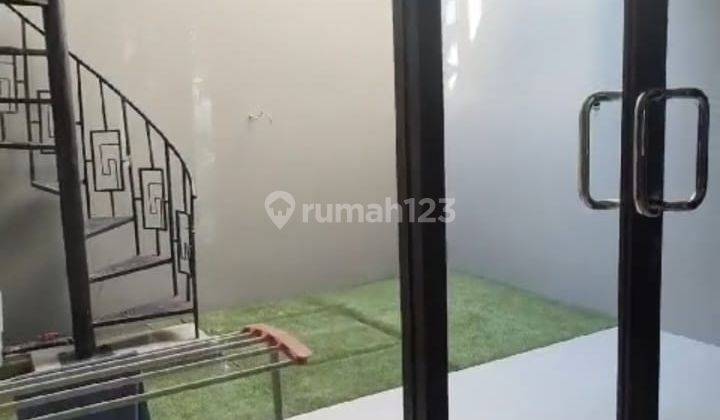 Rumah 2 Lantai Kosongan Dalam Perum Dekat Ambarrukmo Plaza 2