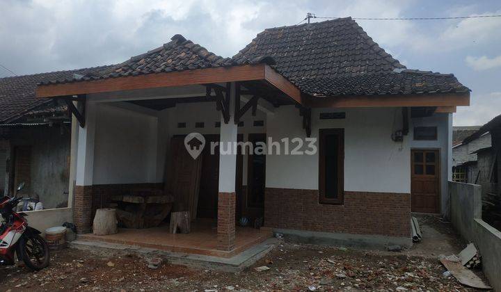 Dijual Rumah 1 Lantai Area Pedesaan Dekat Kampung Flory 1