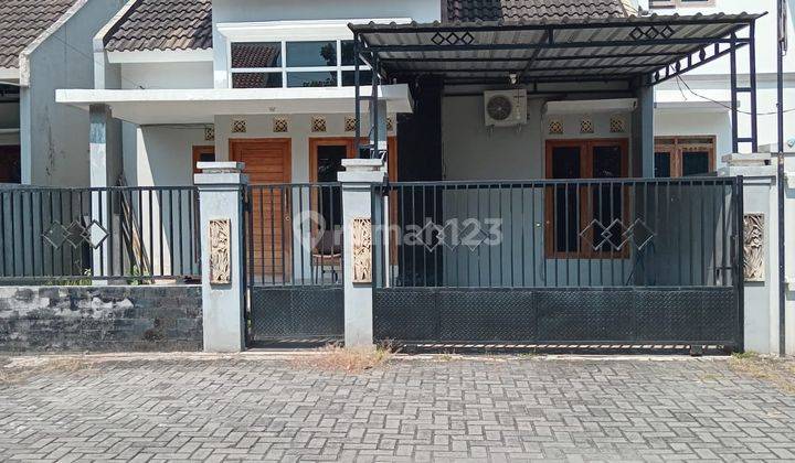 Disewakan Rumah Bagus Furnished Dekat SCH 1