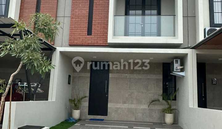 New Luxury House 2.5 Floors Dharmahusada Mas