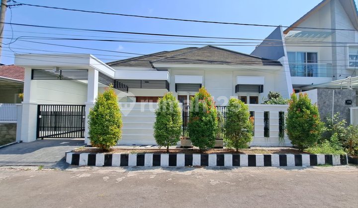 Well-Maintained House in Dharmahusada Near Galaxy Mall and Unair Campus