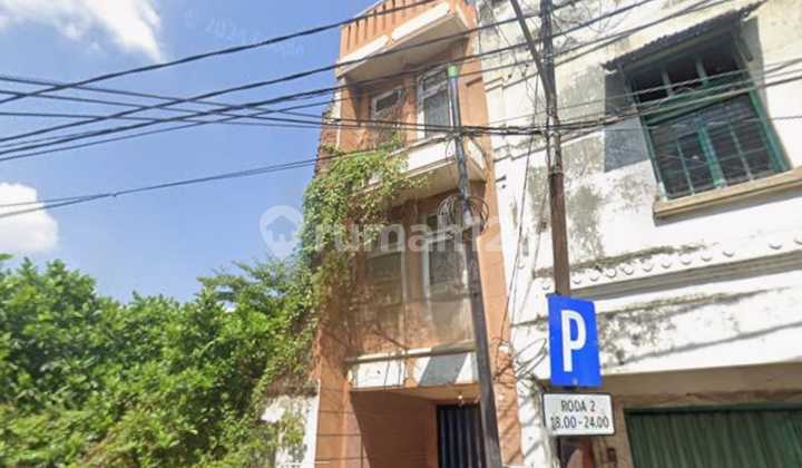 For Rent 3-Story Shop House on Samudra Street, Surabaya City Center For Rent 3-Story Shop House on Samudra Street, Surabaya City Center