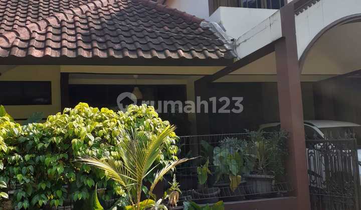 Spacious House at Very Attractive Price Near Station in Villa Gunung Lestari Bintaro Spacious House at Very Attractive Price Near Station in Villa Gunung Lestari Bintaro