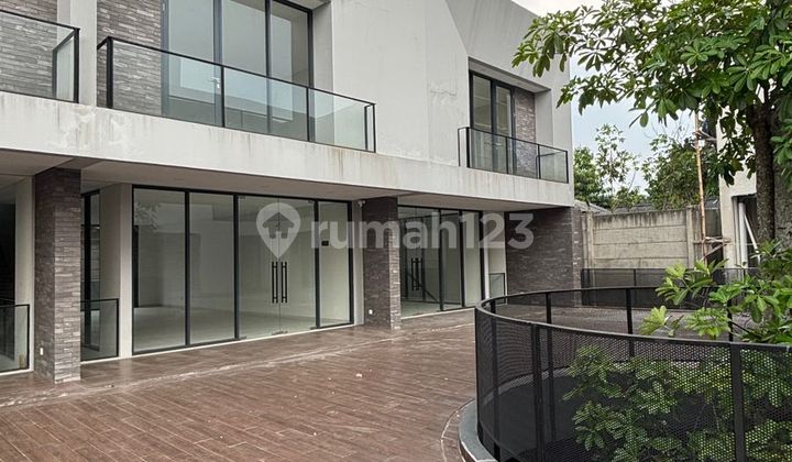 Ready-to-Use 3-Story Ruko, Highly Strategic Location at Emerald Core Bintaro 2