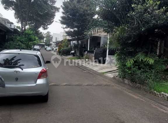 Ready-to-Occupy House Front Garden Position in Emerald Town House Bintaro 2