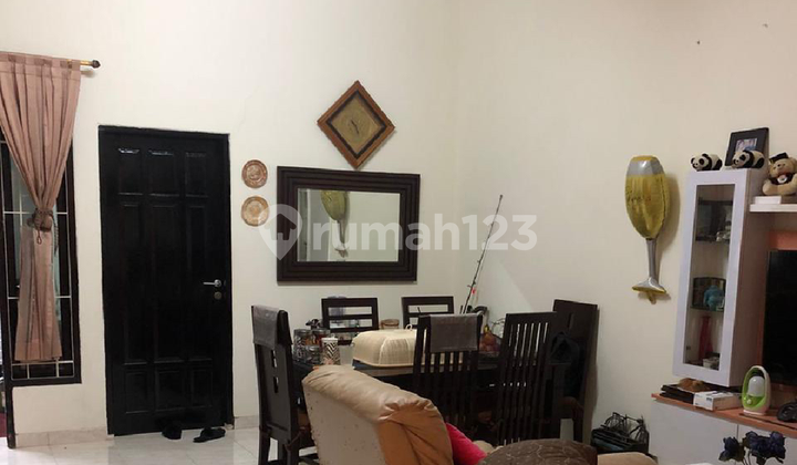 Jual Rumah Strategis di Jalan Utama Besar Kencana Loka 2