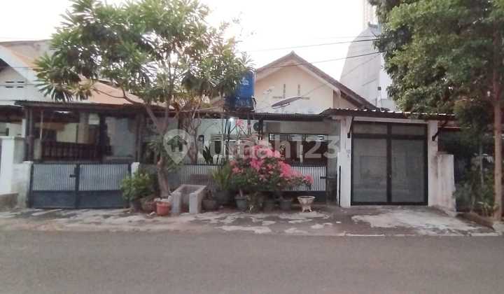 Rumah Lama Hitung Tanah Di Jalan Kerinci Kebayoran