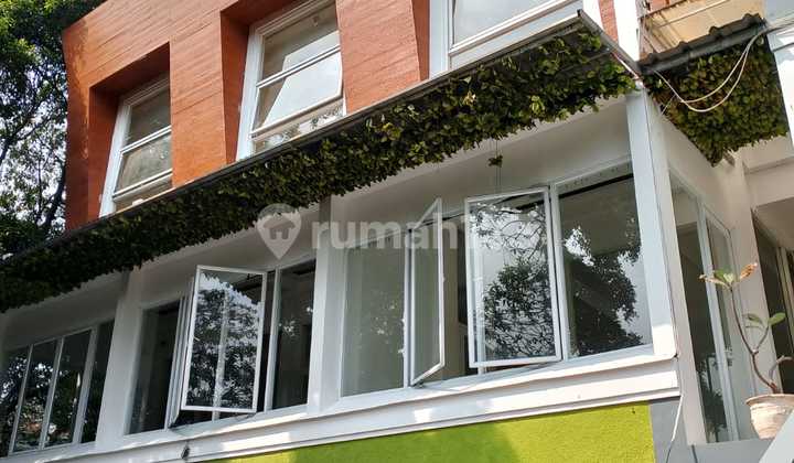 Rumah Tropical Modern di Pondok Indah -Id