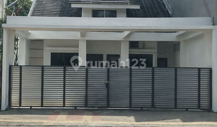 Jual Rumah Strategis di Jalan Utama Besar Kencana Loka
