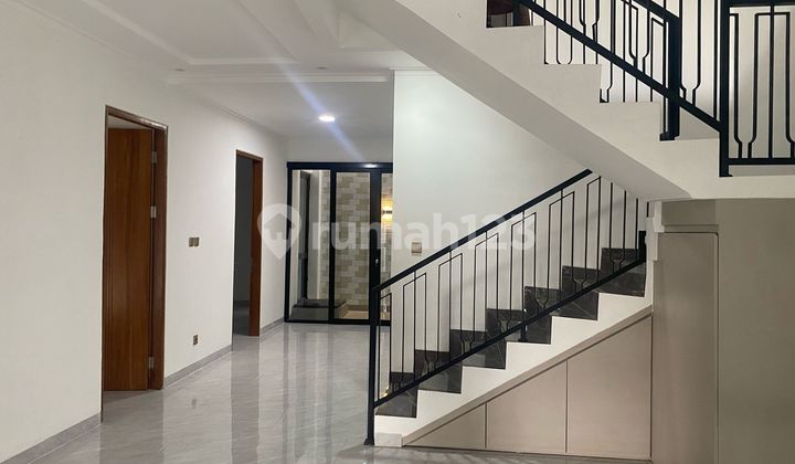 A Nice House Ready to Occupy in Graha Bintaro. 2