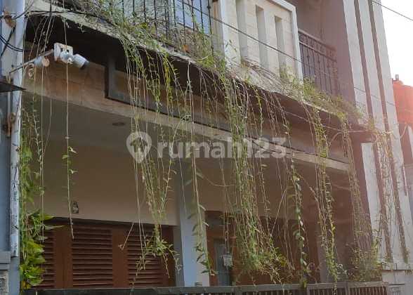 Disewakan Rumah 2 Lantai Di Perumnas Bekasi 1