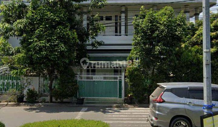 Dijual Rumah Besar Pinggir Jalan Utama di Galaxy Bekasi 1