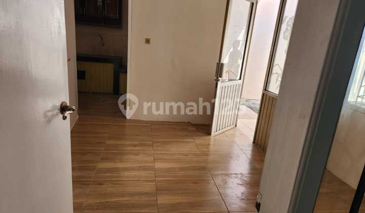 Disewakan Rumah Rapi Siap Huni Taman Galaxy Bekasi Selatan  6