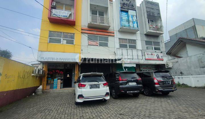 Disewakan ruko baru siap huni pinggir Jalan Pekayon Raya Bekasi 1