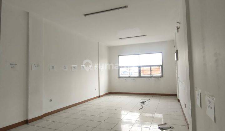 Disewakan ruko baru siap huni pinggir Jalan Pekayon Raya Bekasi 7