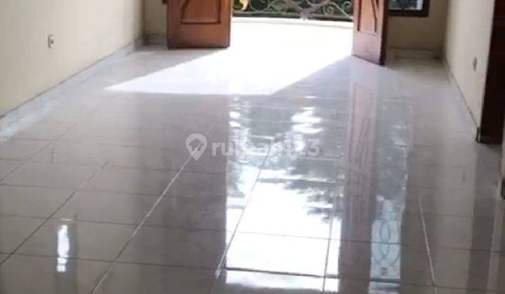 Disewakan rumah 2Lantai di Jalan Nusa Indah 1 Jakasetia Bekasi 3