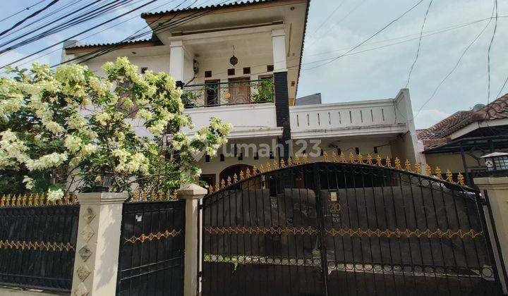 Dijual cepat Rumah 2lantai luas dan asri di Condet Jakarta timur 1