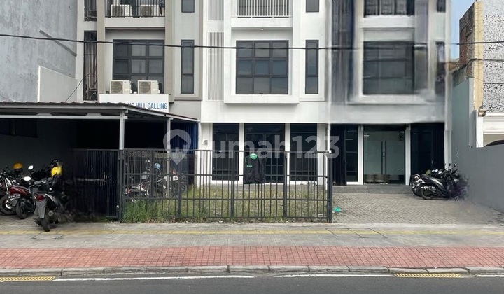 Ready-to-Use Shop House, 3.5 Floors in Tebet, South Jakarta Ready-to-Use Shop House, 3.5 Floors in Tebet, South Jakarta