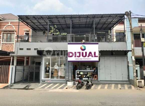 Rumah Besar dan Kios Usaha di Jalan Utama Grand Galaxy