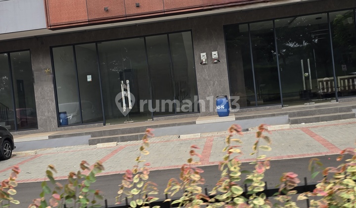 Ready-to-Use 3-Story Shop House in Kota Wisata, Cibubur 2