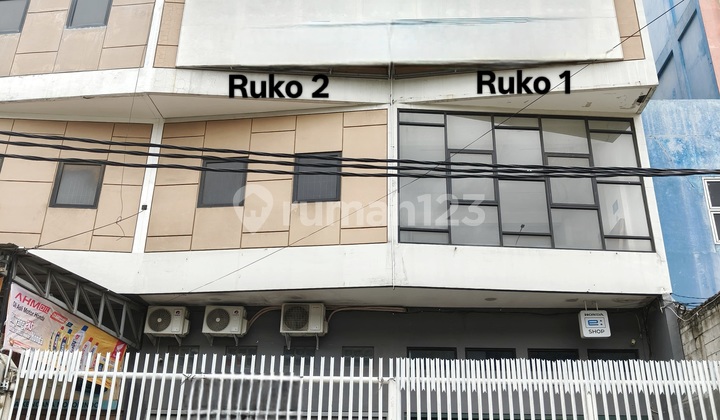 Ready-to-Use Attached Shop Houses by the Main Road, Cakung 2