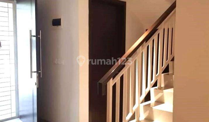 Rumah 2lantai luas 7x16 110m type 4KT Kemayoran Jakarta Pusat 	 2