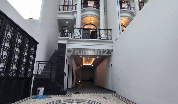 Rumah Dekat Mall Pejaten Village Pejaten Barat Pasar Jakarta 1