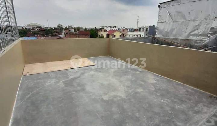 Rumah town house 3 lantai di jalan rela meda perjuangan 8