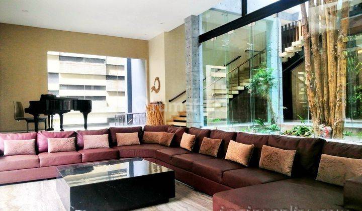 Rumah Mewah Semu Furnished dekt kampus UGM di Demangan Baru Sleman Yogyakarta  1