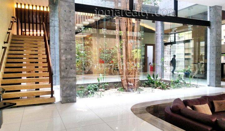 Rumah Mewah Semu Furnished dekt kampus UGM di Demangan Baru Sleman Yogyakarta  8