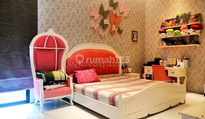 Rumah Mewah Semu Furnished dekt kampus UGM di Demangan Baru Sleman Yogyakarta  23