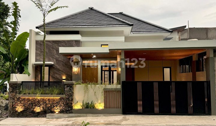 Dijual Rumah Tropis Modern Tanah Luas di Sleman Yogyakarta Dijual Rumah Tropis Modern Tanah Luas di Sleman Yogyakarta