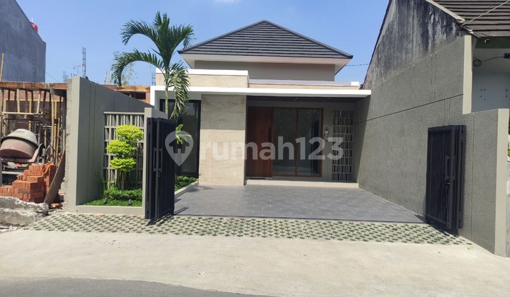 RUMAH CANTIK MINIMALIS MODERN TROPIS LUAS MURAH PURWOMARTANI 