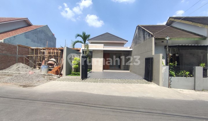 RUMAH CANTIK MINIMALIS MODERN TROPIS LUAS MURAH PURWOMARTANI  2